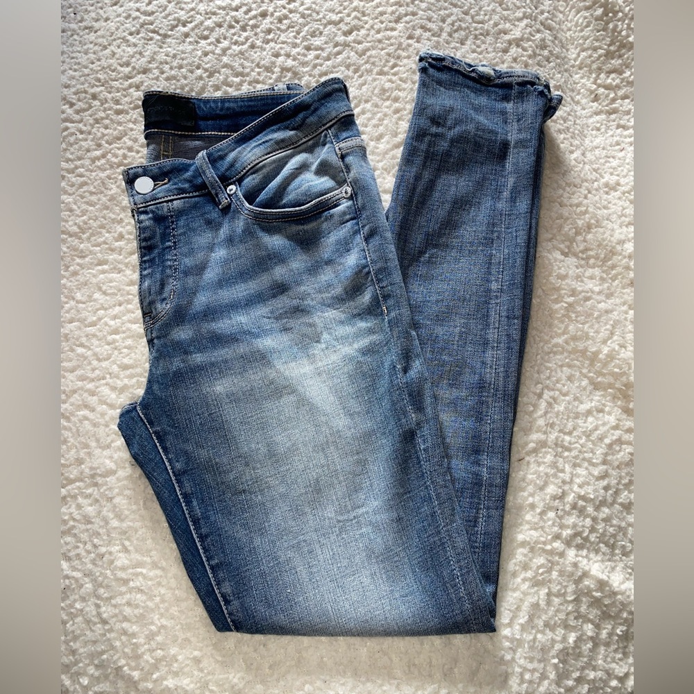 Buckle Black Light-wash Ankle Skinny Jeans